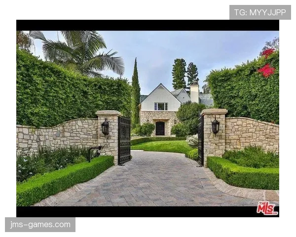 大阪刚买下比弗利山庄那栋带私人网球场的豪宅，月供比我年薪还高