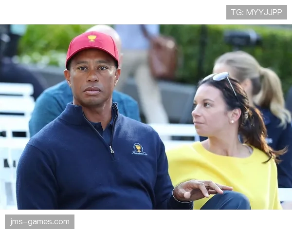 泰格·伍兹穿拖鞋回家那一刻，亿万身价像被按了静音键